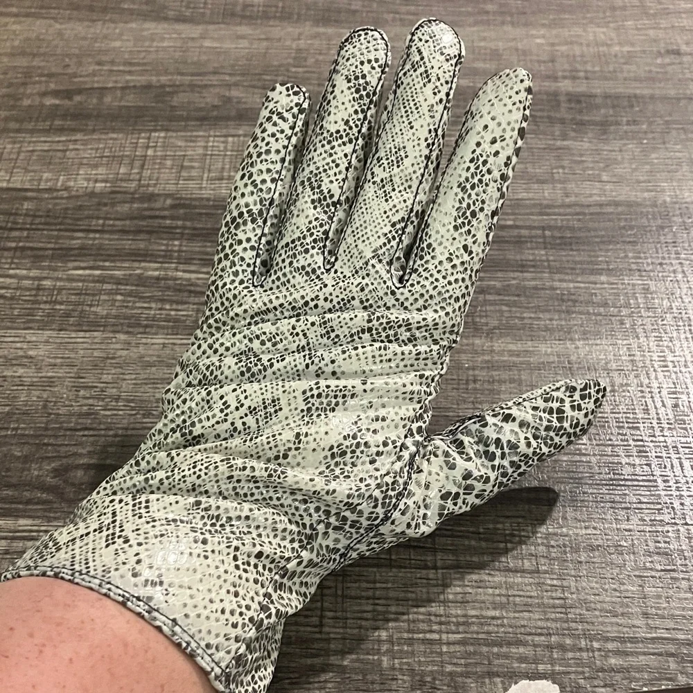 Snakeskin Pattern Gloves